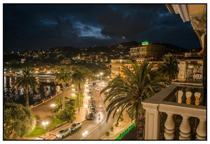 Hotel Vesuvio Rapallo Exterior photo