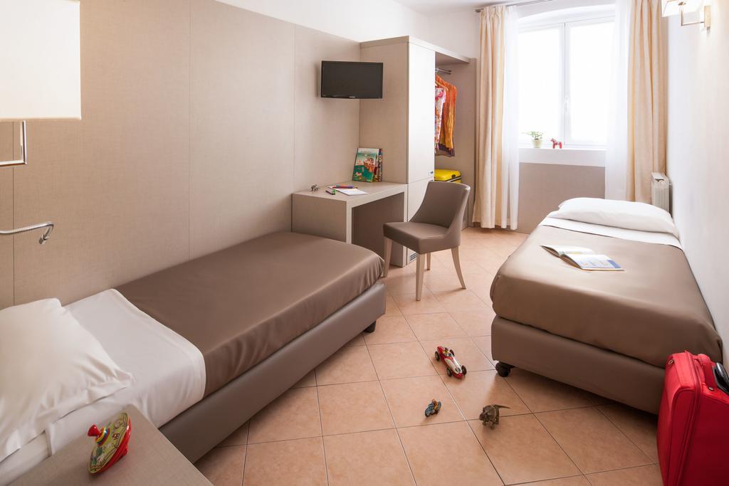 Hotel Vesuvio Rapallo Exterior photo