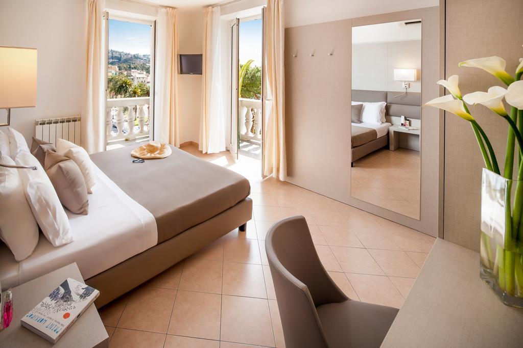 Hotel Vesuvio Rapallo Exterior photo